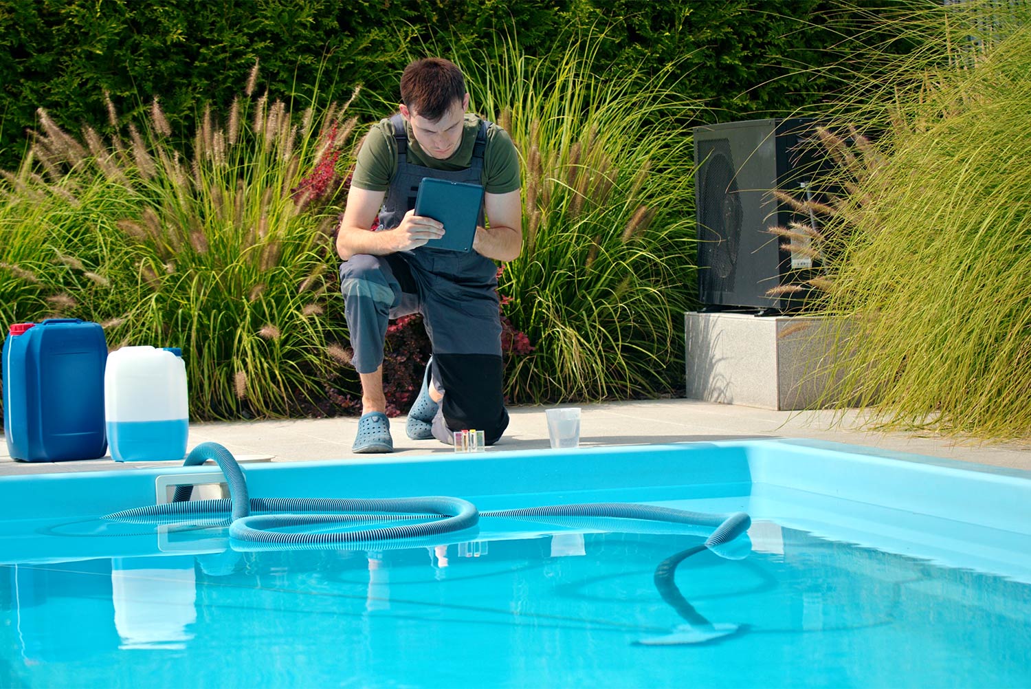 Les beaux jours arrivent : avez-vous pensé à remettre en route votre piscine ?